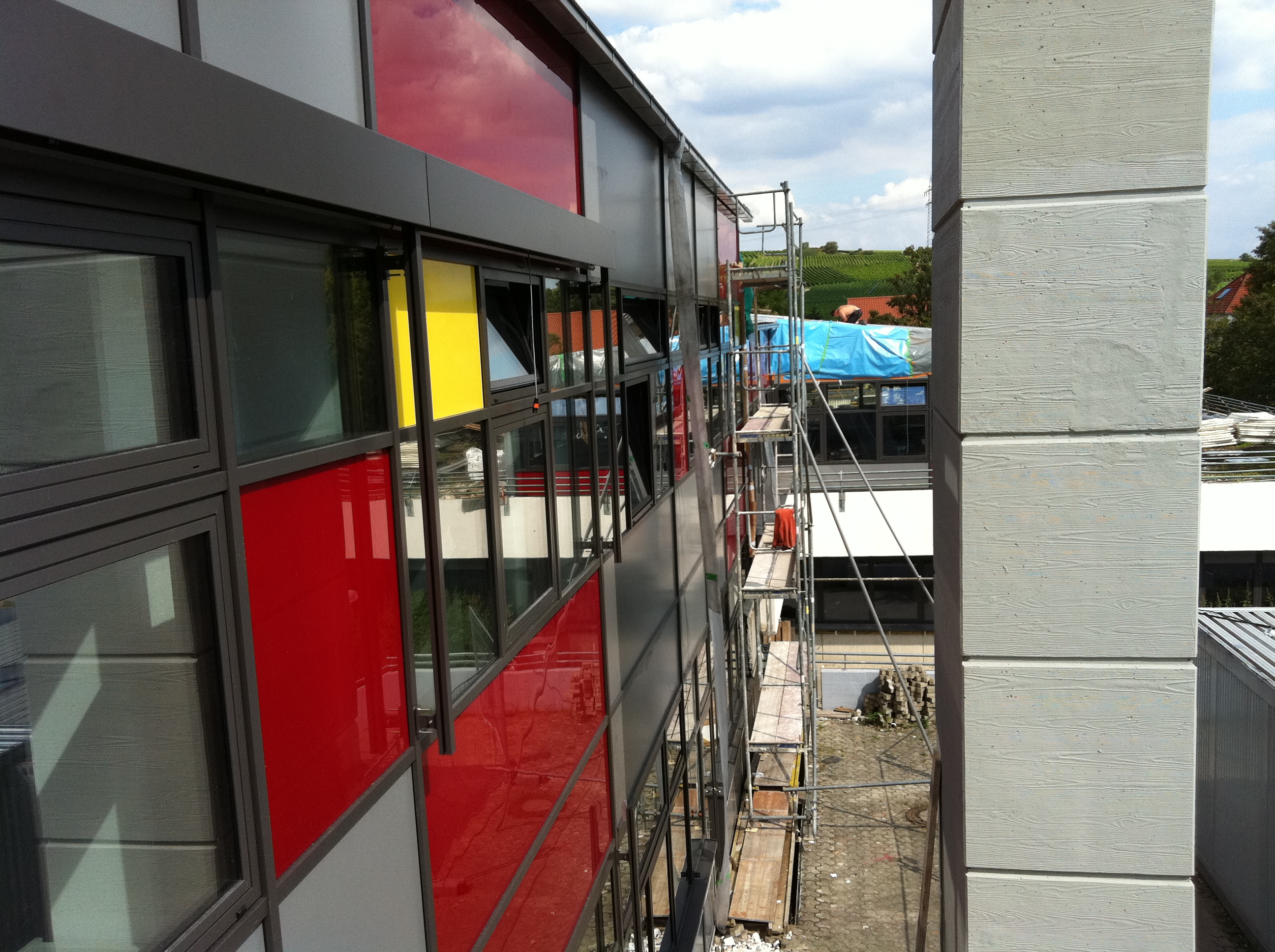 Schule Eltville - Montage von freitragenden Raffstore