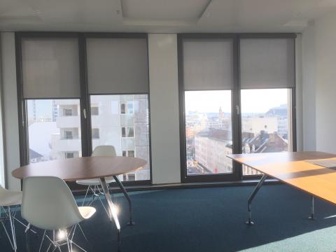 Bürogebäude in Frankfurt - Kassettenrollos Montage