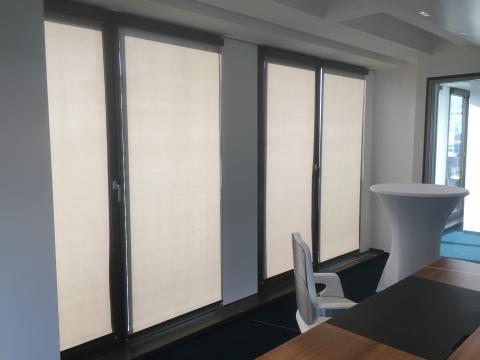 Bürogebäude in Frankfurt - Kassettenrollos Montage