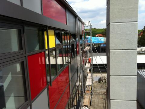 Schule Eltville - Montage von freitragenden Raffstore