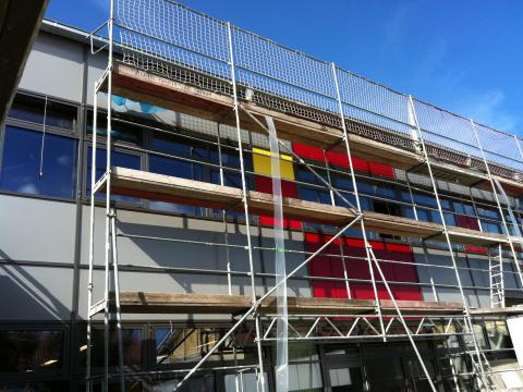 Schule Eltville - Montage von freitragenden Raffstore