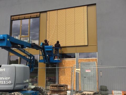 Montage Raffstoren E60A6S Zweifeldsporthalle in Weimar - Foto 3